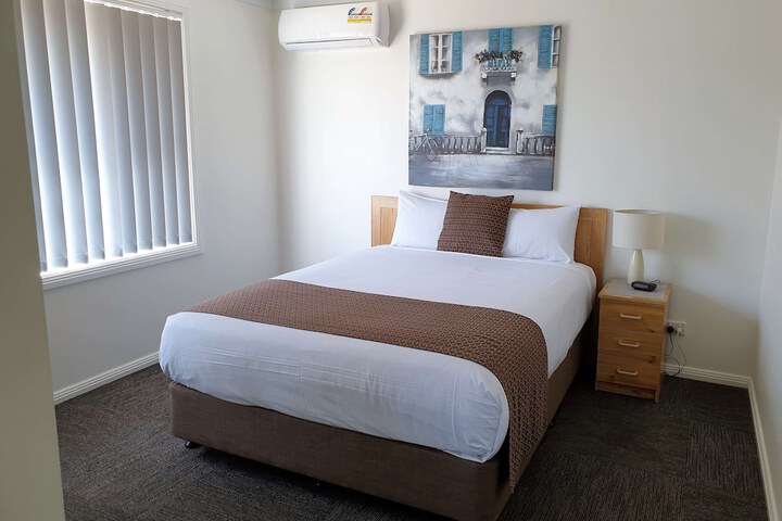 Room 25 of 63