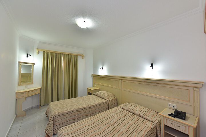 Room 13 of 44