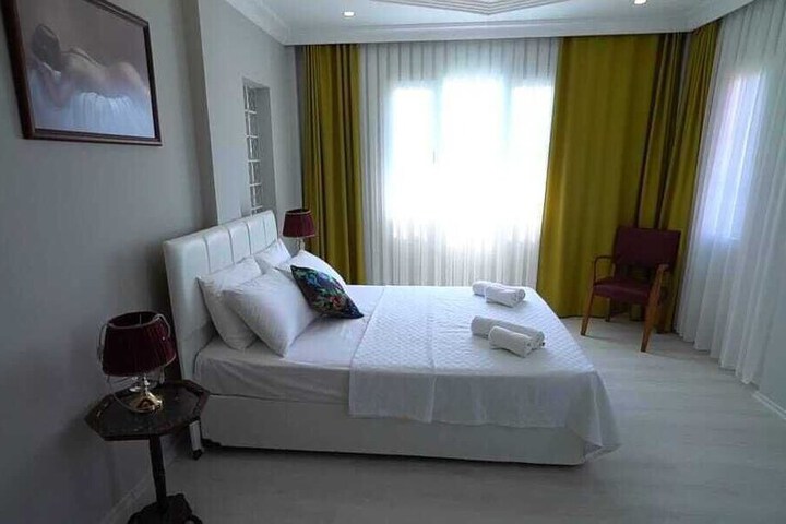 Room 2 of 19