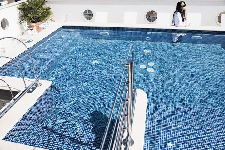 Hotel Pool