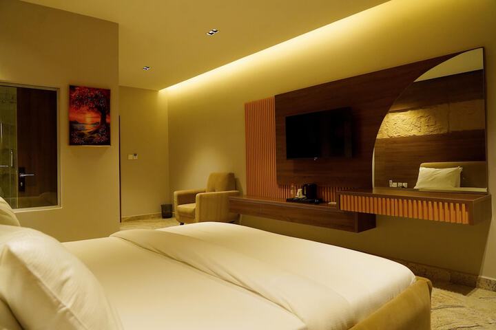 Room 4 of 10
