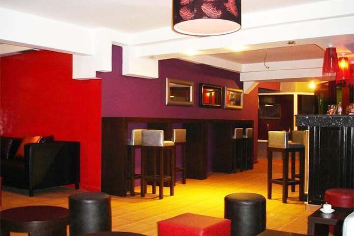 Lounge 9 of 13
