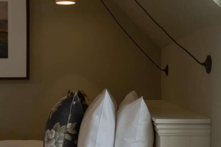 Room 6 of 51