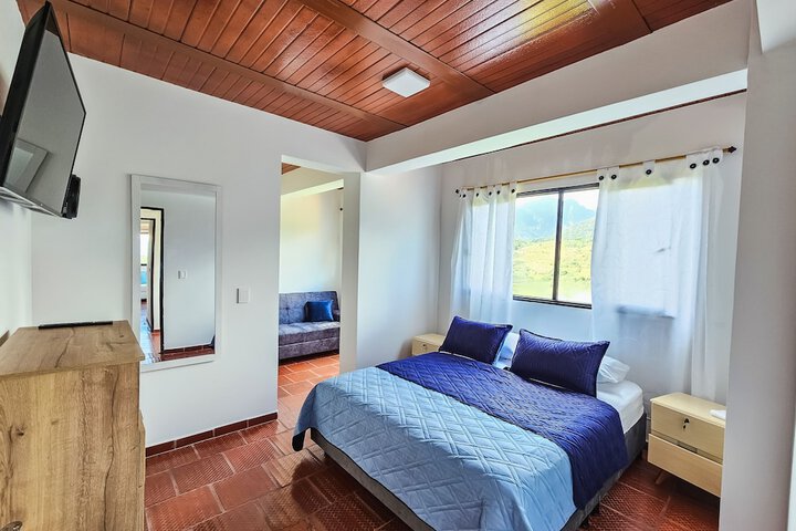 Room 6 of 75