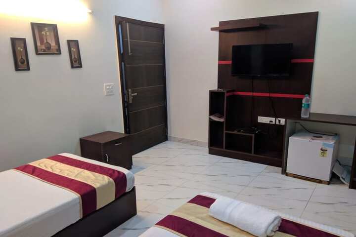 Room 3 of 13