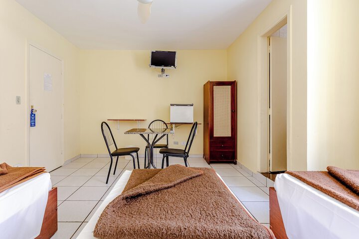 Room 42 of 80