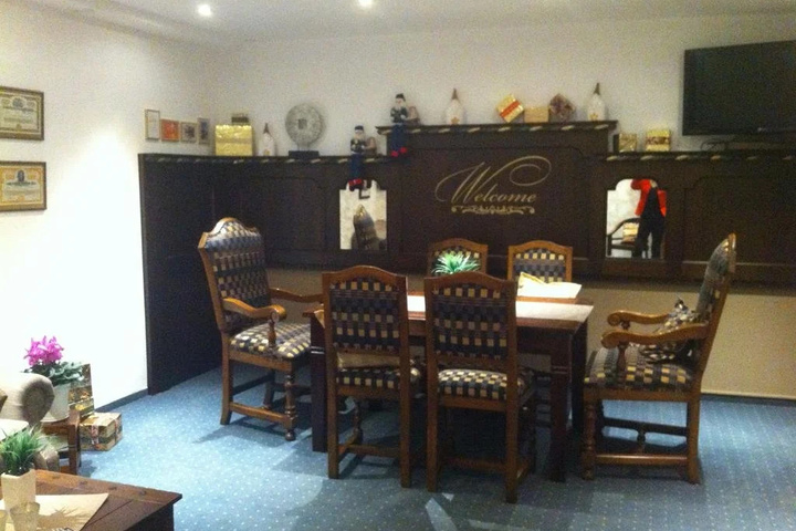 Dining 19 of 20