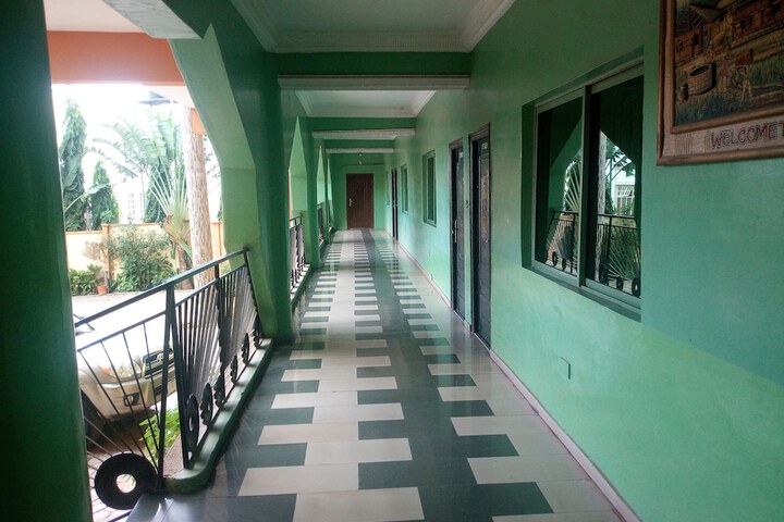 Ballroom/Hall 20 of 23