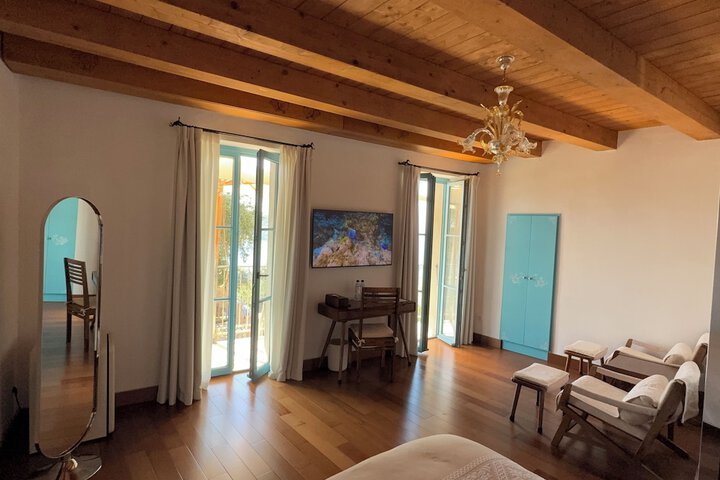 Room 33 of 69