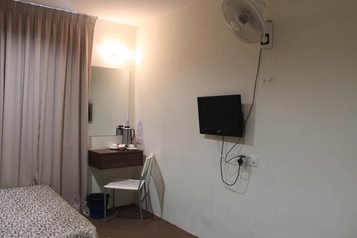 Room 13 of 68