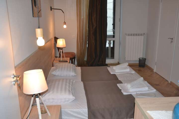 Room 9 of 30