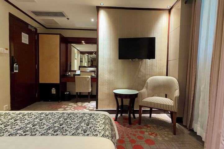 Room 17 of 46