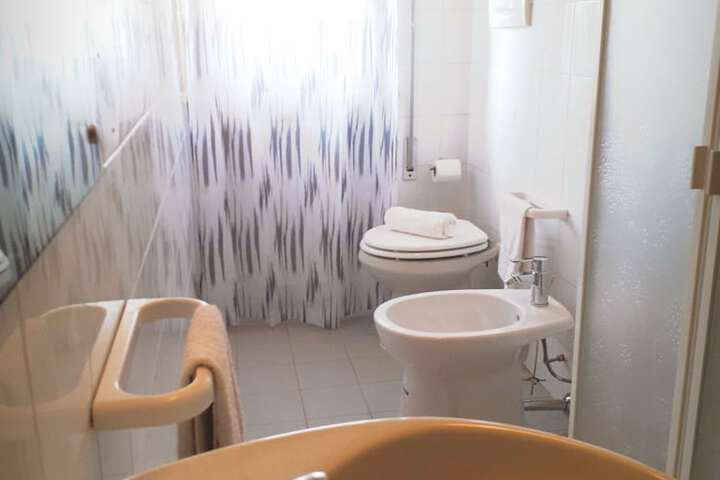 Room 12 of 24