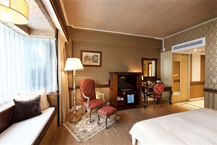Room 12 of 93