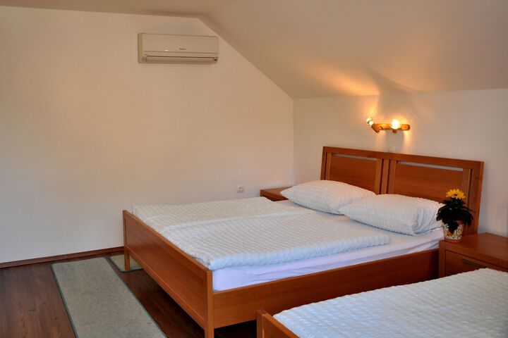 Room 2 of 80