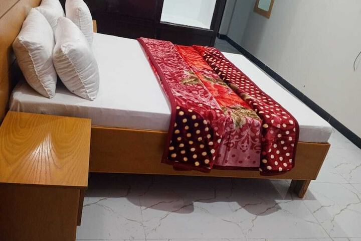Room 2 of 18