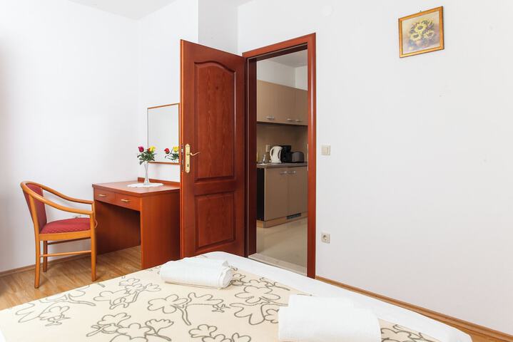 Room 5 of 63