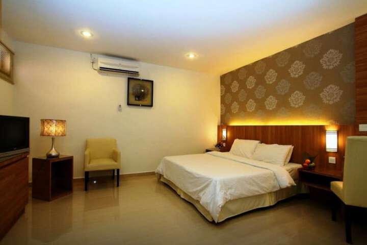 Room 9 of 51