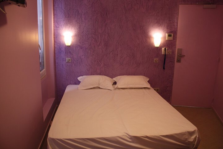 Room 9 of 13