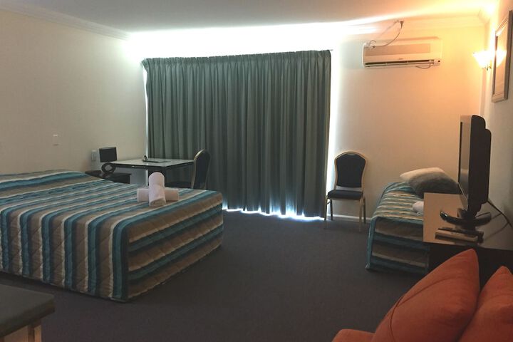 Room 4 of 69