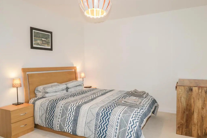 Room 2 of 16