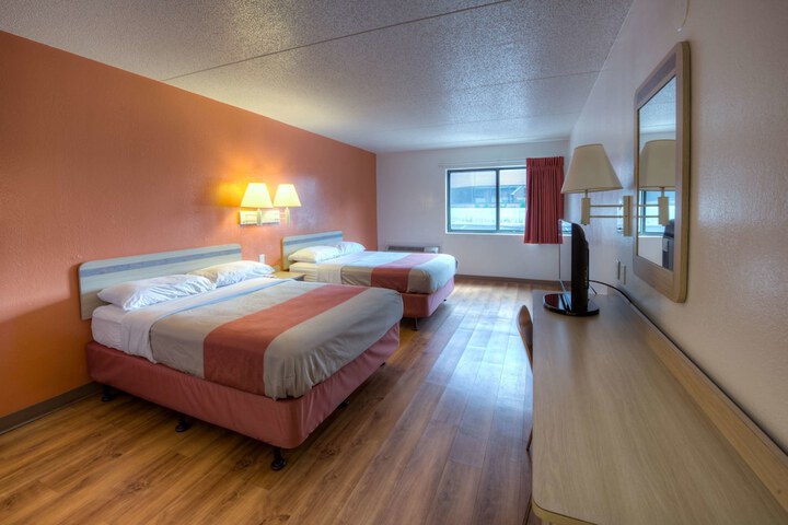 2 Double Beds (10 of 16)