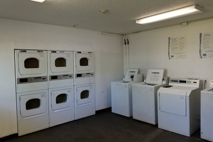 Laundry 19 of 28