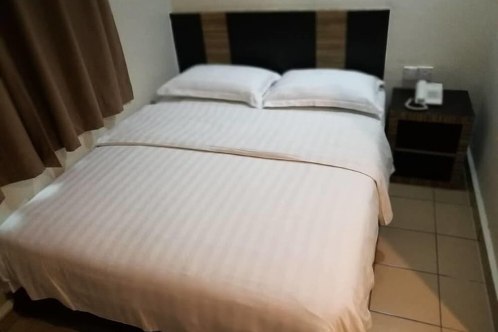 Room 17 of 34