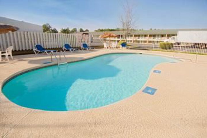 Pools & Facilities