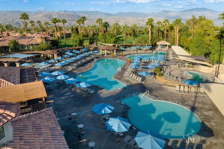 Hotel with Pool