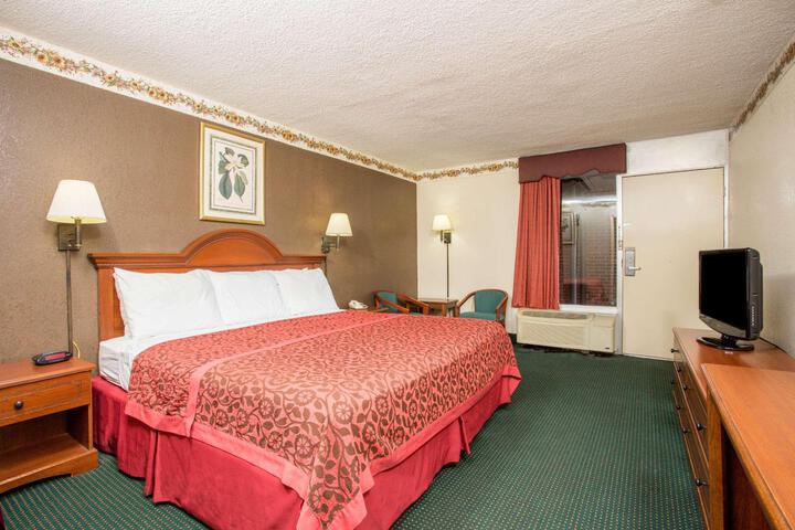 1 King Bed (3 of 8)