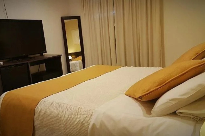 Room 4 of 12