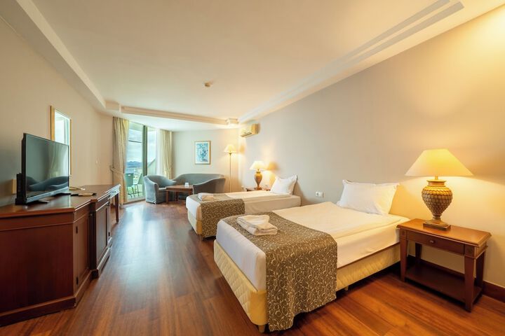 Room 30 of 104