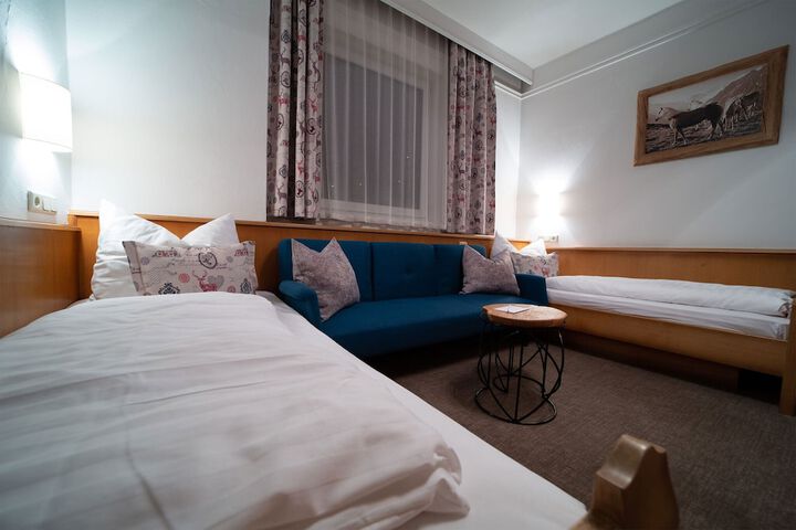 Room 2 of 53