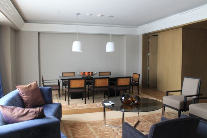 Room 14 of 106