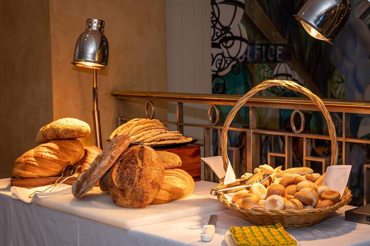 Breakfast/Coffee Service 165 of 284