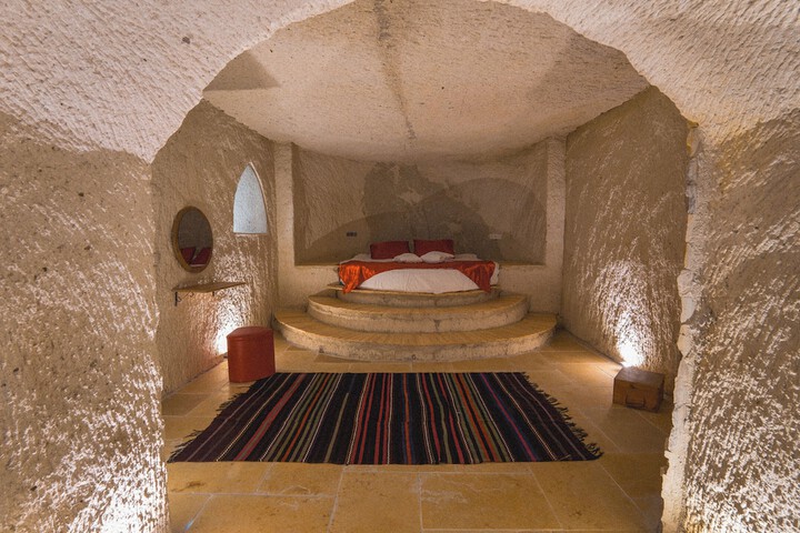 Room 4 of 113