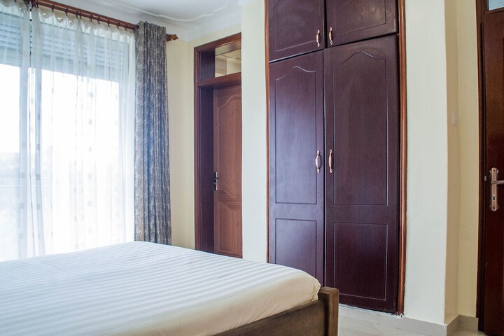 Room 13 of 30