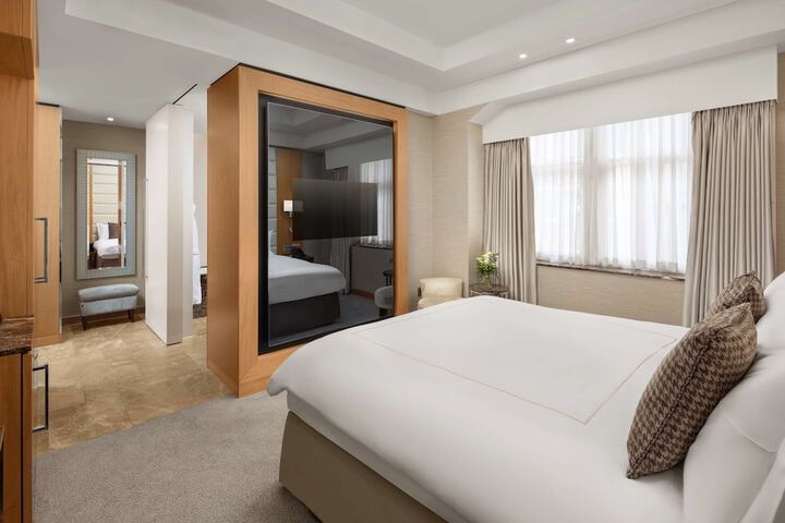 Room 52 of 112