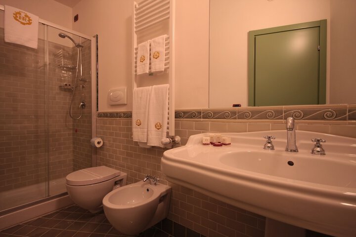 Room 50 of 61