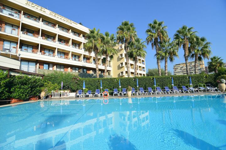 Hotel Pool