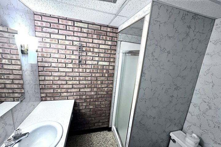 Room 18 of 25