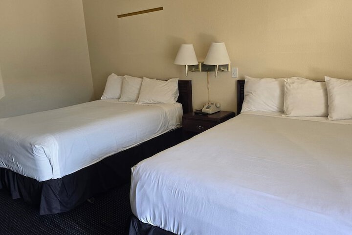 Room 6 of 13