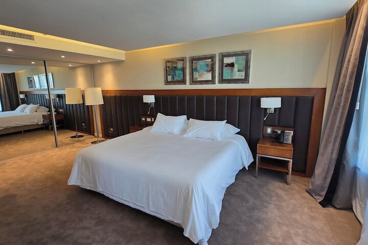 Room 3 of 20