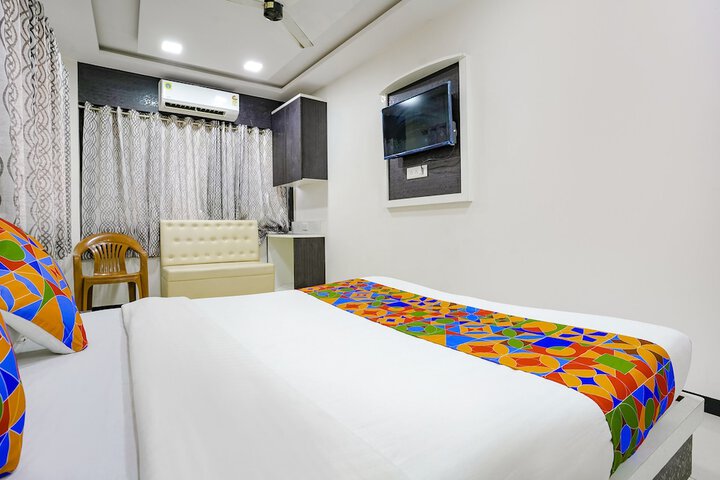 Room 28 of 35