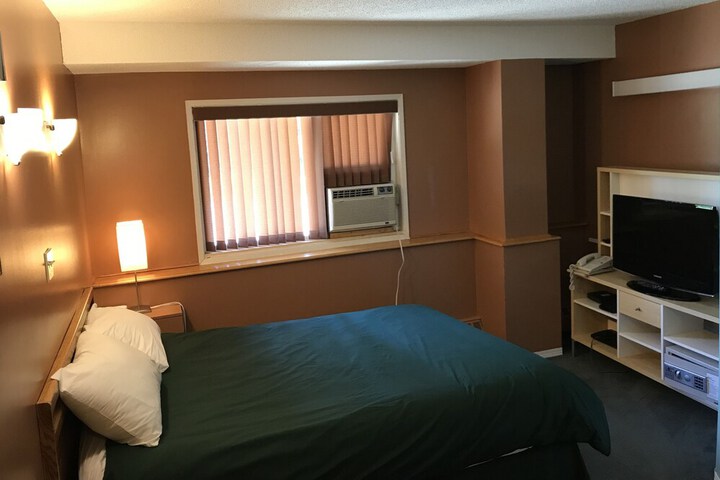 Room 9 of 98