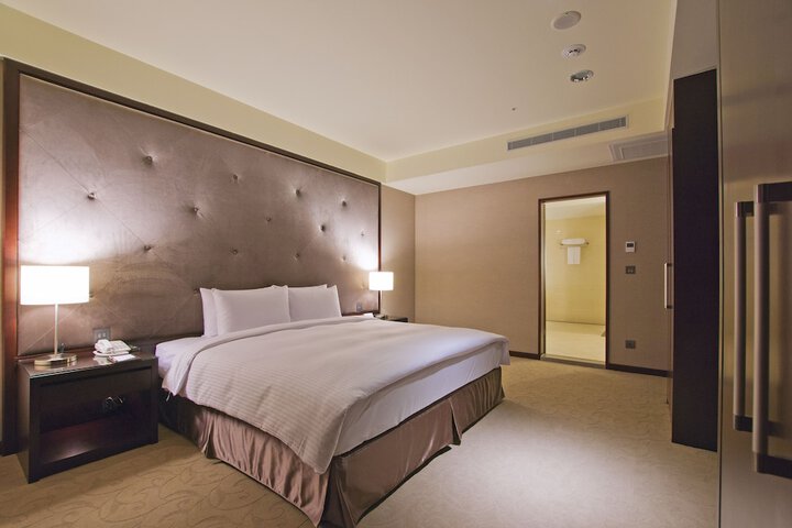 Room 2 of 124