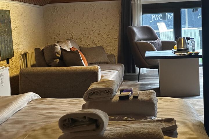 Room 35 of 104