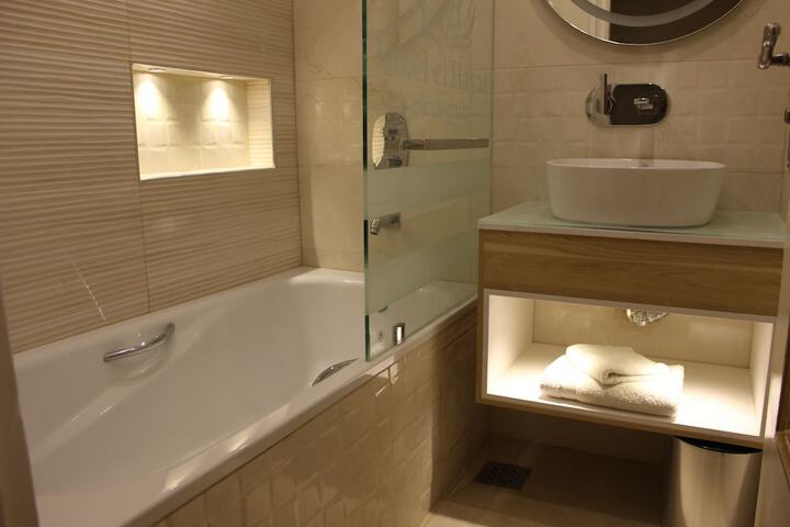 Room 19 of 33