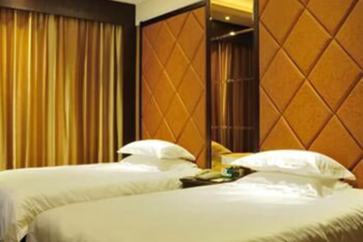 Room 4 of 5